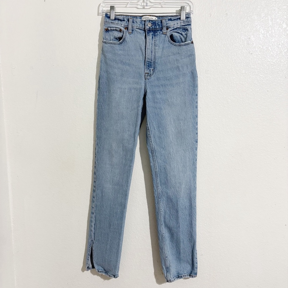 Abercrombie & Fitch Ultra High Rise‎ 90s Straight Jean in Light Blue w/ Vent Hem